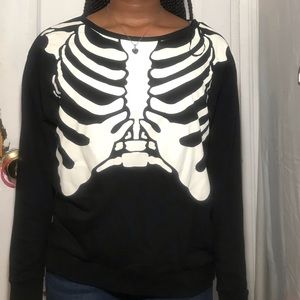 Black and white reflective chest bone sweat shirt